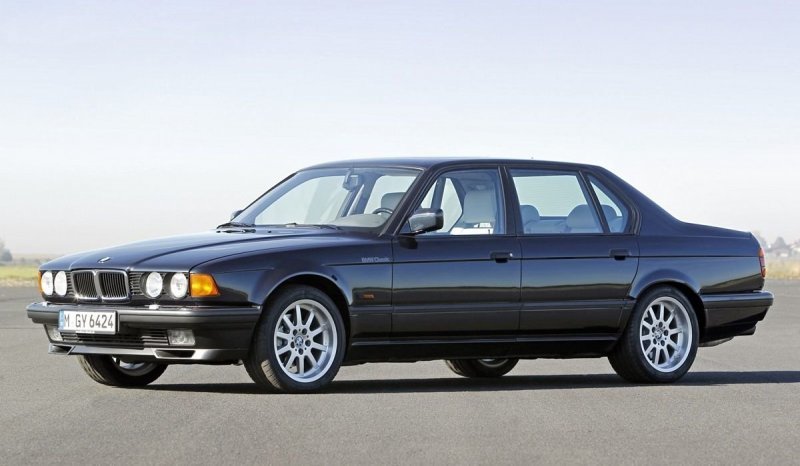 Великолепный автомобиль BMW 7 Series (E32) 1986–1994: