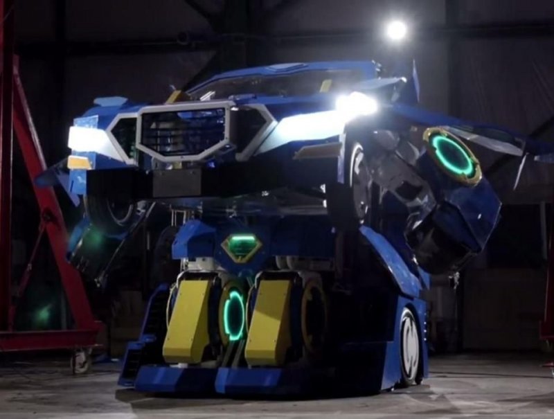 По словам компании, J-deite RIDE является первым трансформирующимся роботом в мире, который способен вмещать на своём борту людей.