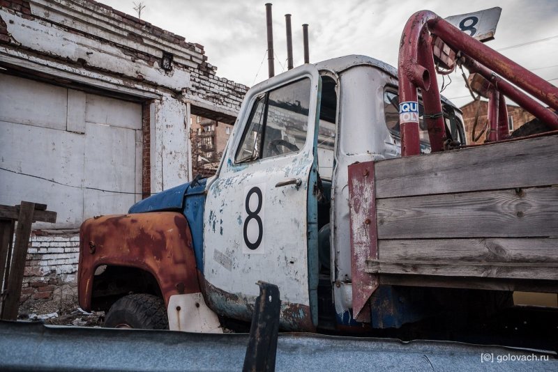 Забытый гоночный грузовой ГАЗ в центре Москвы