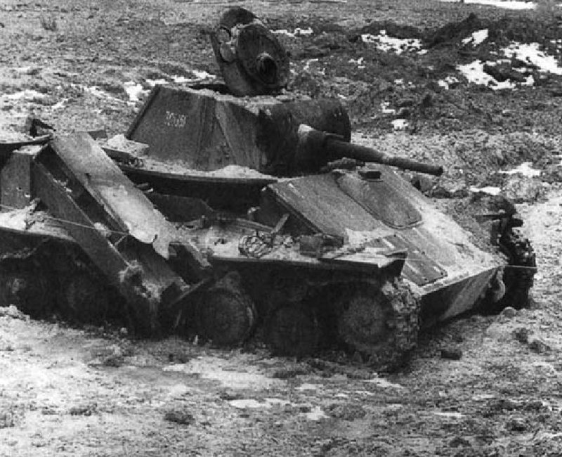 Первый танк-памятник Великой Отечественной Войны