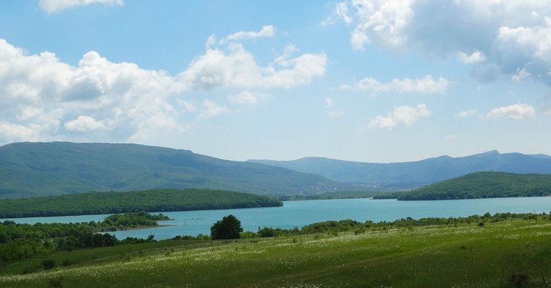 Вид от села Передовое на водохранилище
