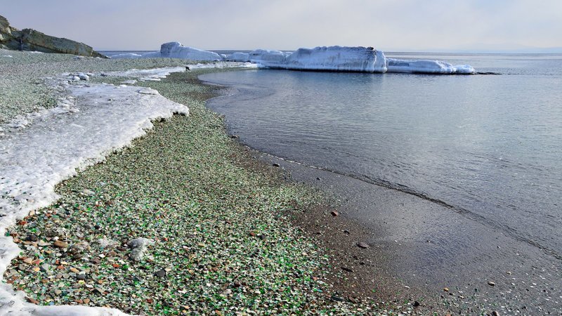 Как усыпанный мусором пляж Владивостока стал известным на весь мир