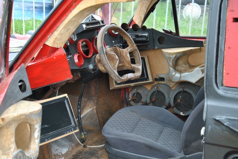 Машину можно было наблюдать на выставке ретро-автомобилей Old Car Land в Киеве.