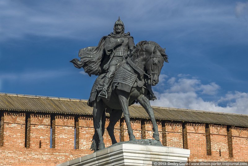 Памятник дмитрия. Памятник Дмитрию Донскому в Коломне. Скульптор памятника Дмитрию Донскому в Коломне.