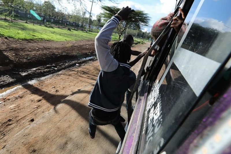Matatu - колоритный общественный транспорт в Кении