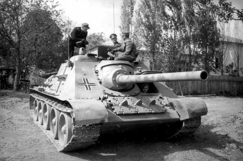 Захваченная немцами СУ-85.