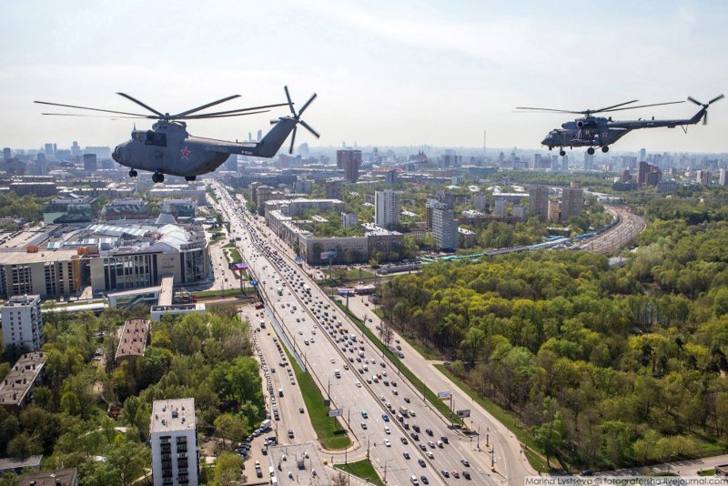 Что видит пилот вертолёта пролетая над Москвой 9 мая!!!