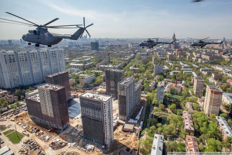 Что видит пилот вертолёта пролетая над Москвой 9 мая!!!