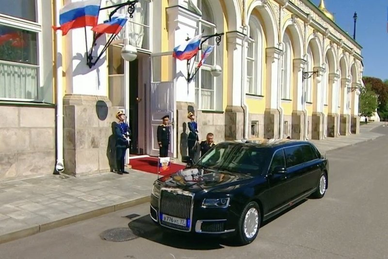 Путин прибыл на инаугурацию на российском лимузине!