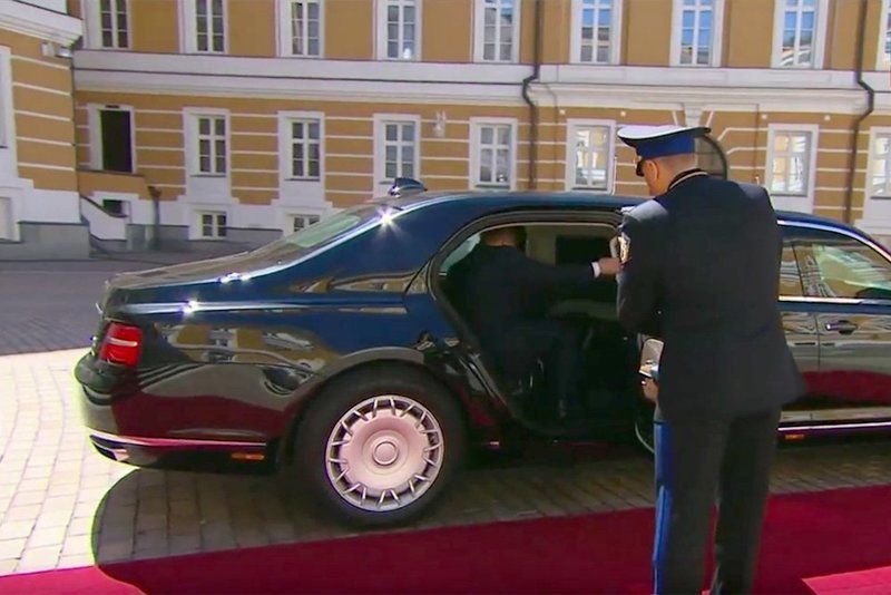 Путин прибыл на инаугурацию на российском лимузине!