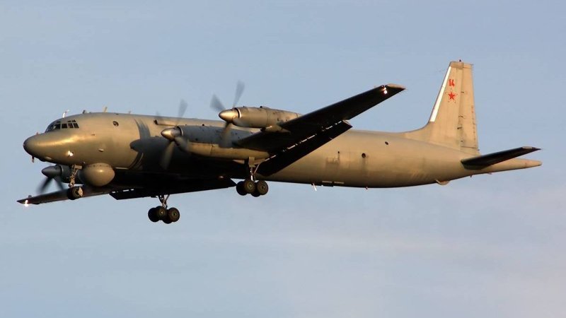 Экипаж противолодочного самолета Ил-38SD получил награды