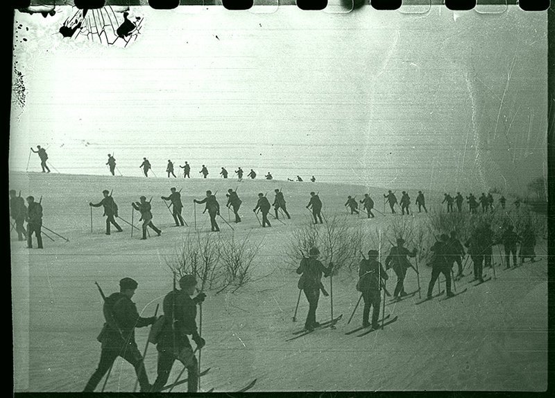 На лыжах. Московский военный округ, 1940.