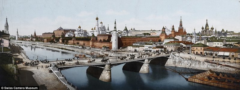 Река Москва, Кремль и собор Василия Блаженного, Москва, Россия.