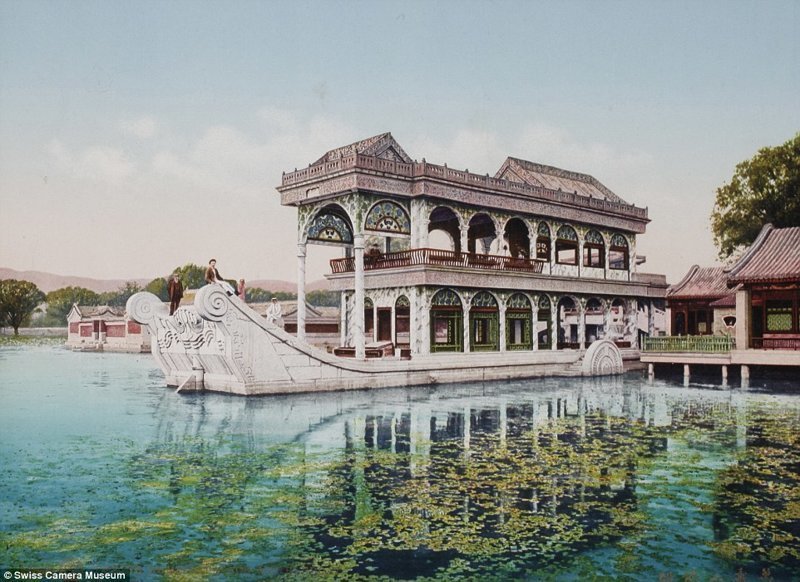 Мраморная лодка, Летний дворец, Пекин, между 1889 и 1911.