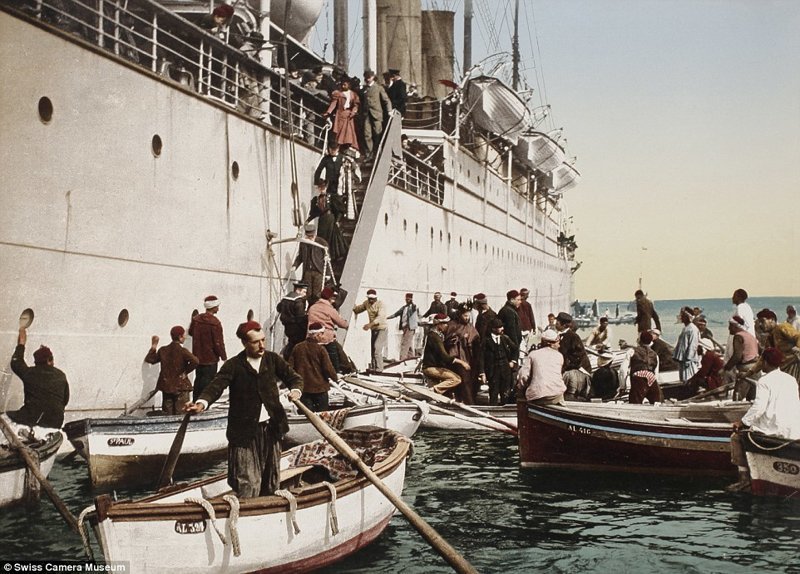 Портовые рабочие встречают круизное судно, Алжир, 1896.