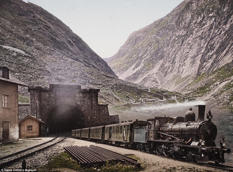Поезд выезжает из туннеля, Швейцария, март 1901-го.
