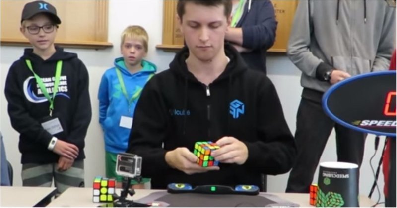 Австралиец установил новый мировой рекорд по сборке кубика Рубика