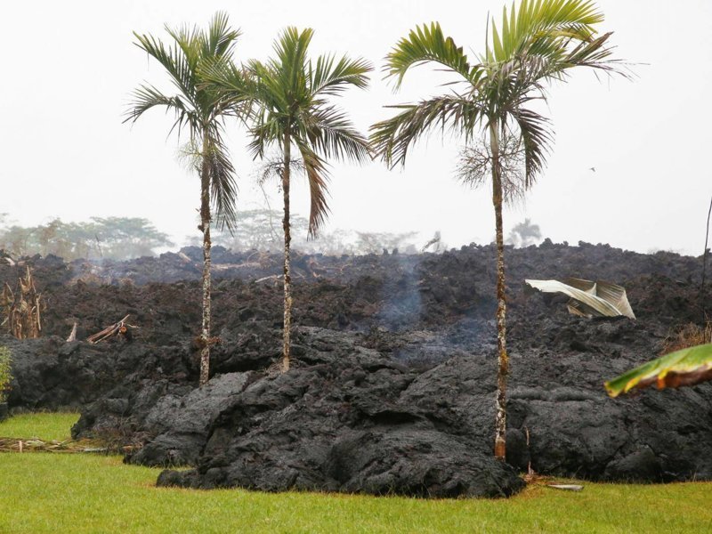 "Богиня Пеле вернулась за своей землей": горящая лава поглощает Гавайи