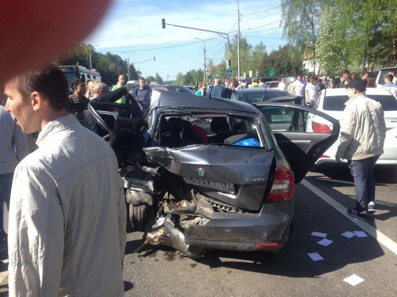 Авария дня. Пьяная женщина устроила ДТП с шестью автомобилями в Домодедово
