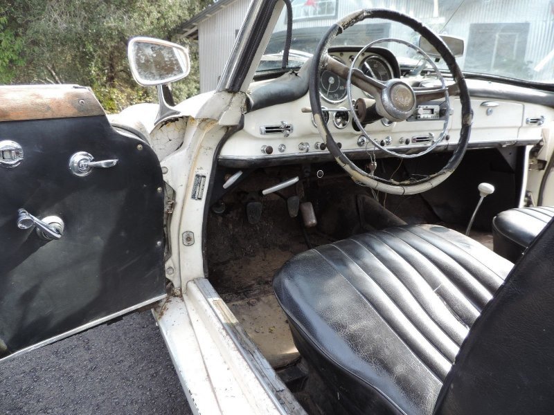 Mercedes 190SL 1960 года на 30 лет забыли в гараже