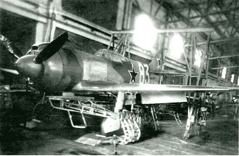 Ла-5ФН в сборочном цехе завода № 21
