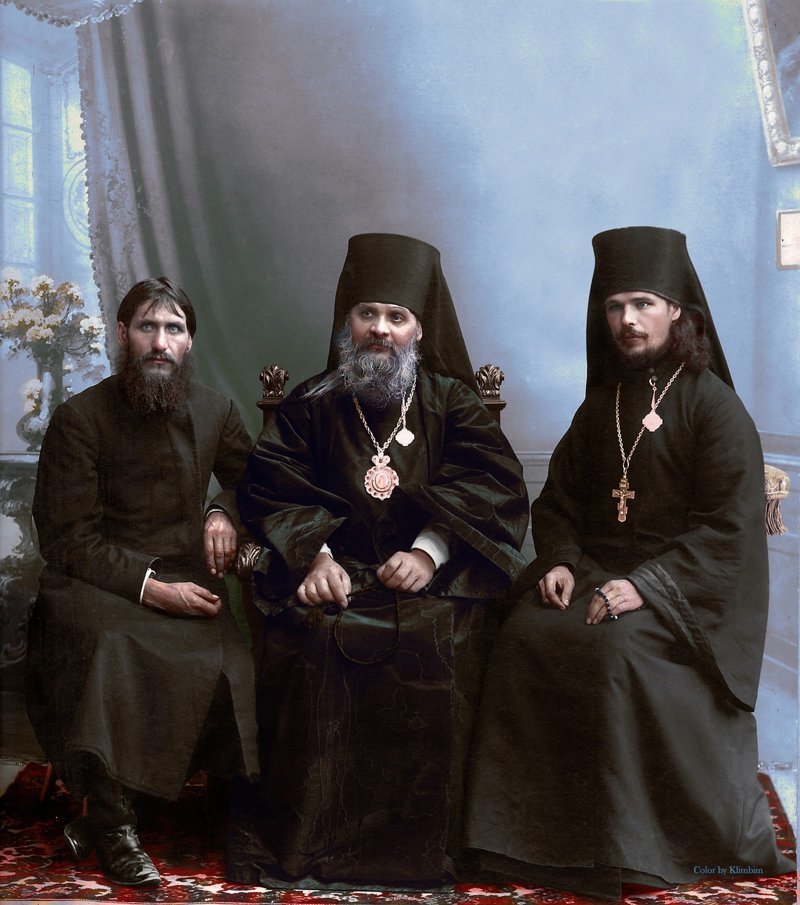 Григорий Распутин, епископ Гермоген и иеромонах Илиодор (в миру Сергей Труфанов). Царицыно, 1909