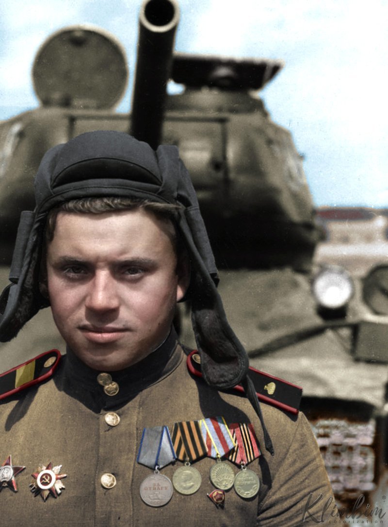 Гвардии старший сержант Советов Виктор Калистратович, 1926 года рождения, Ивановская область, механик-водитель СУ-76, 312 Гвардейского Самоходного Артиллерийского Краснознаменного и ордена Красной Звезды полка, 44. В возрасте 18 лет ушел на фронт.