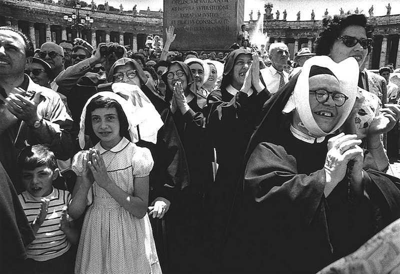 Уильям Клейн - Папский призрак, Пьяцца Сан Пьетро, ​​Рим 1956