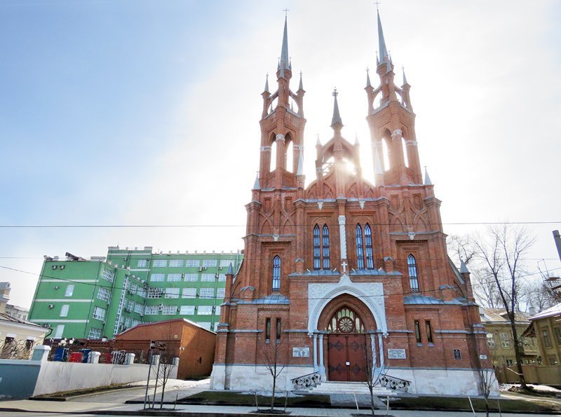 Католическая церковь самара. Католический собор Самара. Кирха храм Пресвятого сердца Иисуса в Самаре. Католический храм на улице Фрунзе Самара. Самара зима католическая Церковь.