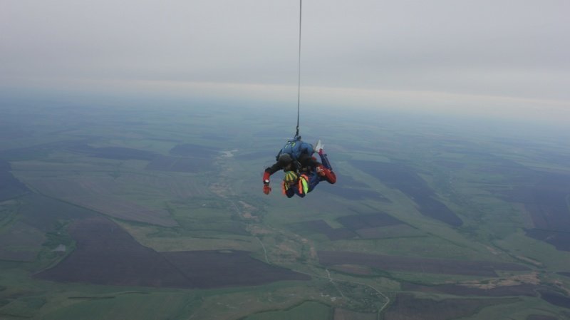 Не могла подвести и прыгнула… с парашютом в 80 лет