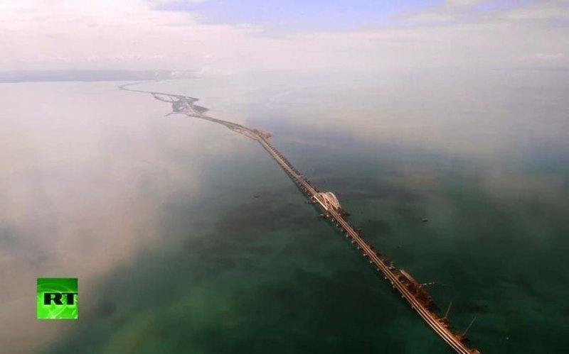 Путин открывает мост в Крым, ставший первым связующим звеном России с аннексированным полуостровом