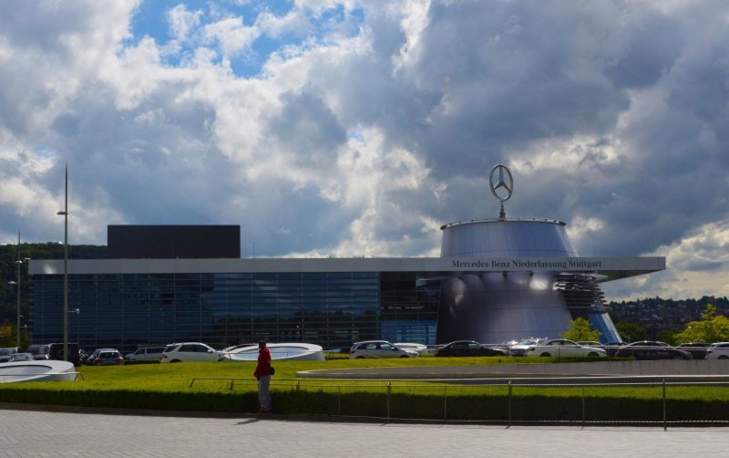 Музей Mercedes-Benz находится в Штутгарте (Германия) по адресу: Mercedesstrae 100. Работает с 9.00 до 18.00. Выходной — понедельник