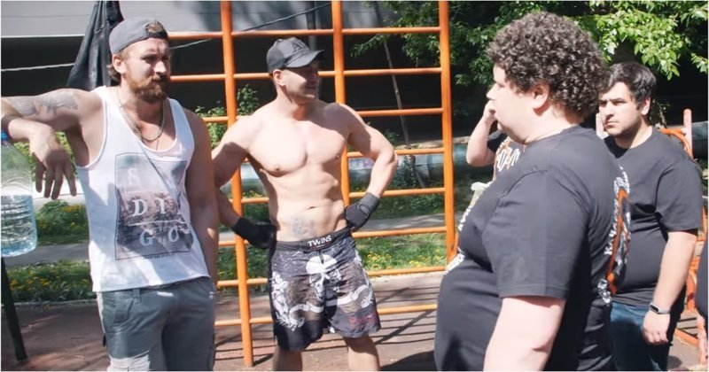 Активисты проекта "СтопКач" выгнали полуголых качков с детской площадки