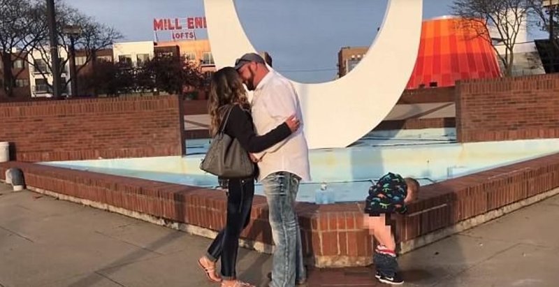 33-летний Кевин Пшитула сделал предложение руки и сердца 27-летней  Аллиссе Антер в минувшую субботу в Бей-Сити, штат Мичиган