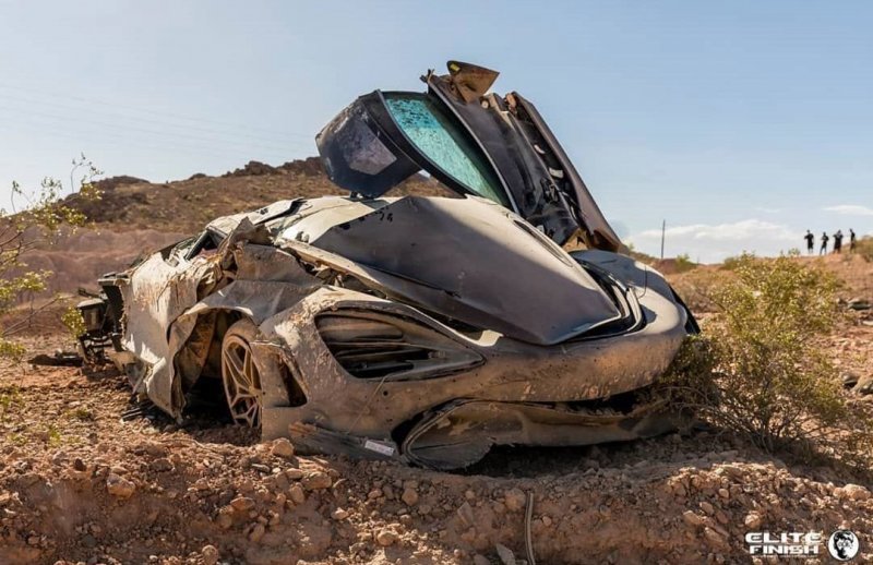 Суперкар McLaren 720S разбили посреди пустыни в Вегасе