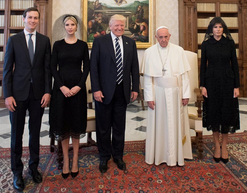 Во всём мире только 7 женщинам разрешено носить белое при Папе Римском