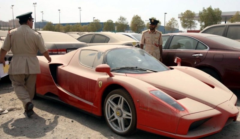 А это наверное самая знаменитая фотография "Ferrari Enzo" — которая облетела весь интернет в свое время.