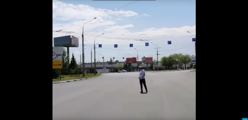 В Волгограде ДПС задержал "Скорую" из-за кортежа губернатора: видео