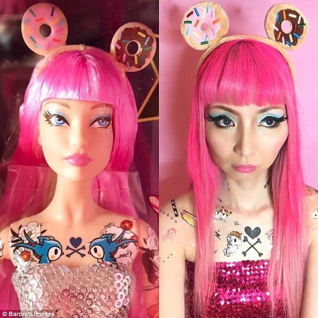 С тех пор она не может остановиться: она покрасила волосы в розовый, и носит только розовую одежду (или с логотипом Barbie)