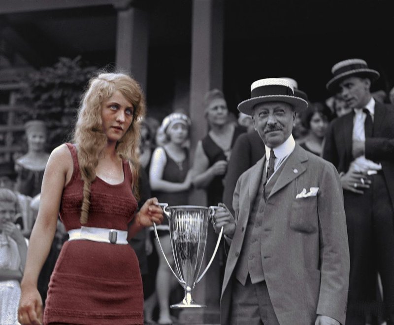 Ева Фриделл на конкурсе красоты в Августе 1920