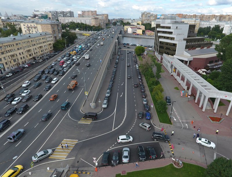 Экономия на сантиметрах: "Единая Россия" предложила строить дороги поуже