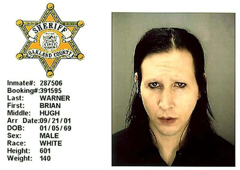 Брайан Хью Уорнер (он же Marilyn Manson). 2001 год. Непристойное поведение.