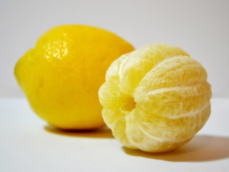 2. Очищенный лимон