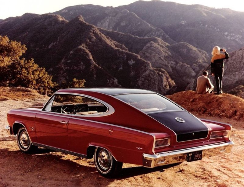А вот AMC Rambler Marlin (1965), созданный дизайнером Ричардом Тигом, который в 50-х годах работал именно в Chrysler