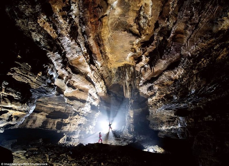 В той же в провинции Гуйчжоу расположена пещера Шуанхэ, признанная самой длинной в Азии (238,38 км)