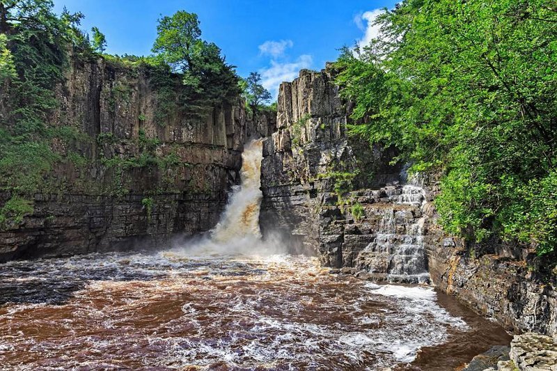 3. Как в джунглях - 21-метровый водопад дополняет всю красоту.
