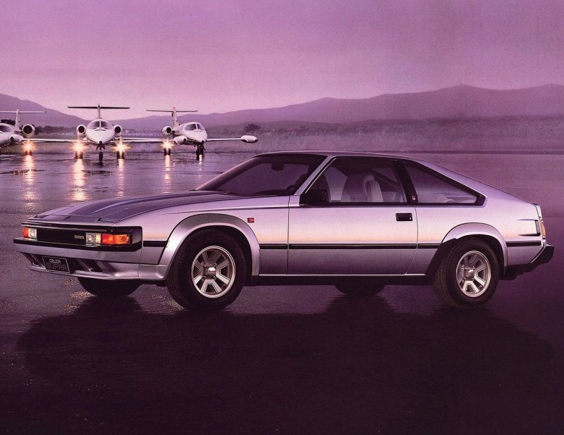 Toyota Celica Supra 1982 года — 4-спицевые диски редко когда выглядят хорошо, но в эпоху клиновидных и остроугольных машин они смотрелись гармонично