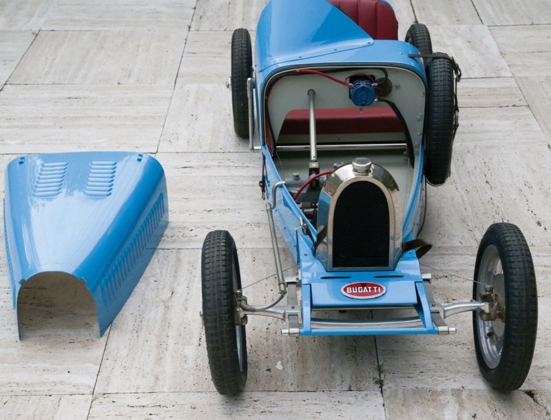 Точная копия Bugatti Type 52, один из 11 экземпляров, изготовленных мастерской Ханса Венклера в масштабе 1/2, продан за €10.800.
