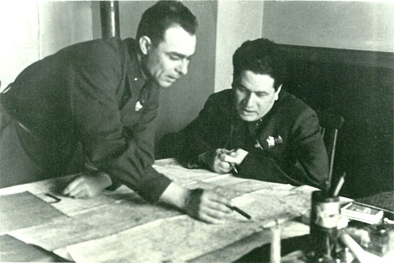 Л. И. Брежнев на Южном фронте. Фотография. 1942 г.