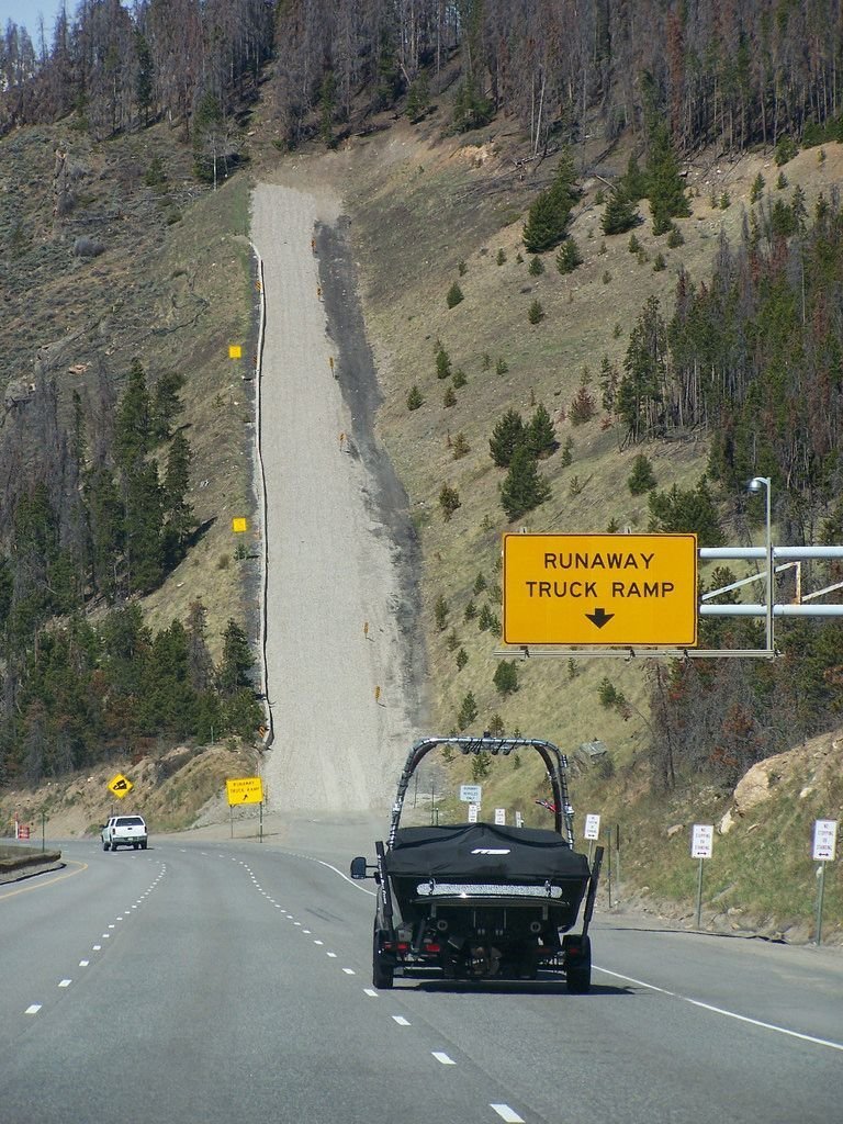 Runaway truck ramp что это